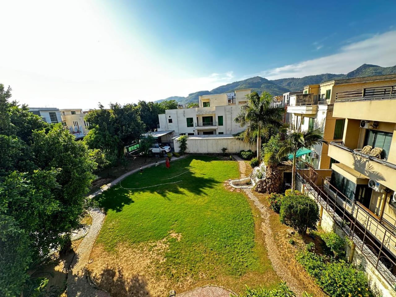 Dream Executive Guest House Исламабад Екстериор снимка