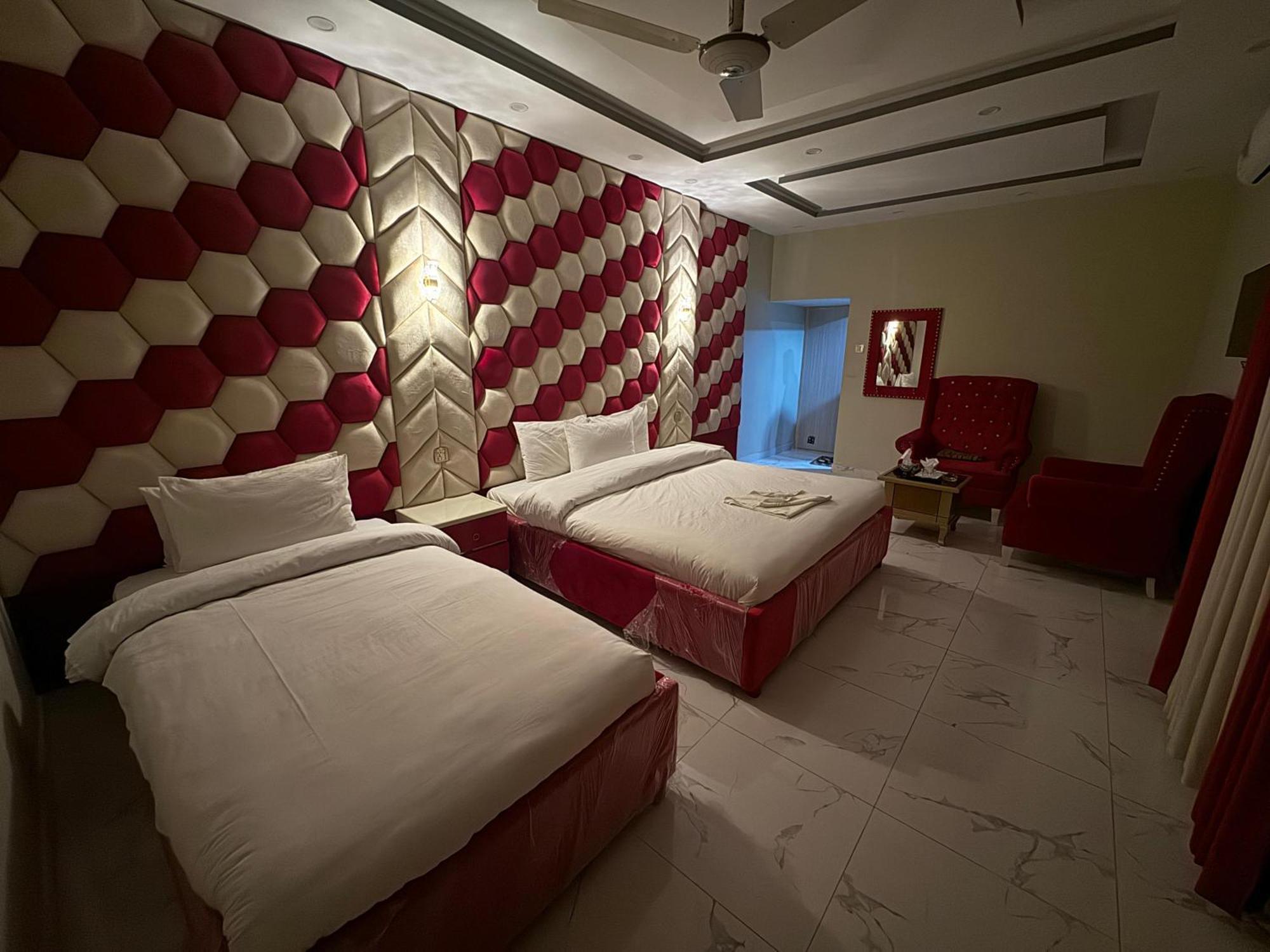 Dream Executive Guest House Исламабад Екстериор снимка