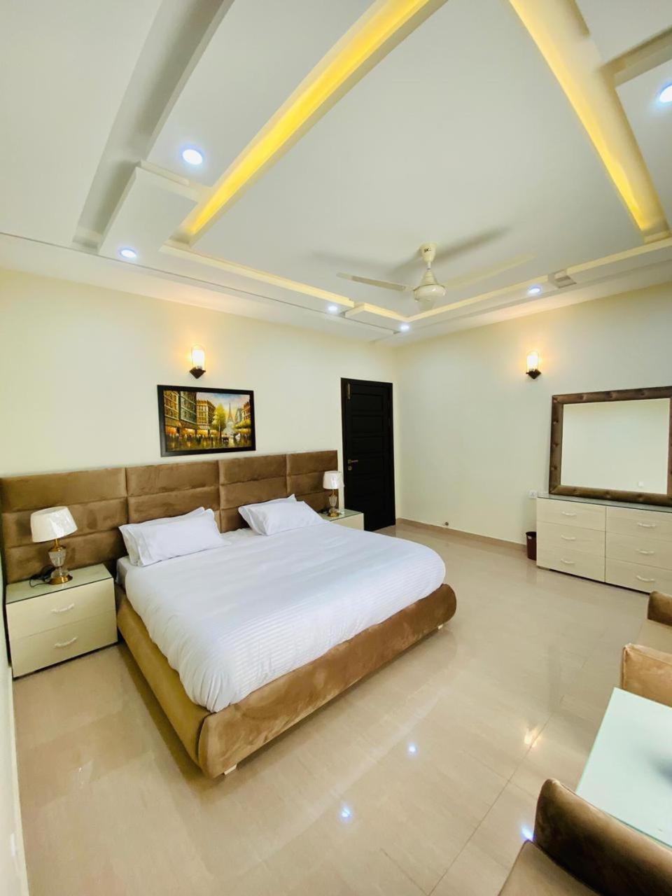 Dream Executive Guest House Исламабад Екстериор снимка