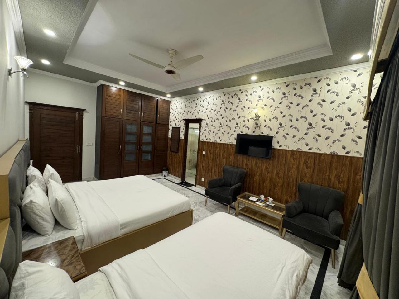 Dream Executive Guest House Исламабад Екстериор снимка