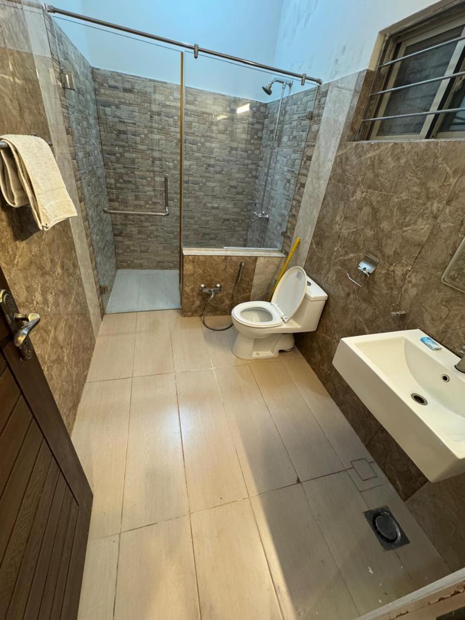 Dream Executive Guest House Исламабад Екстериор снимка